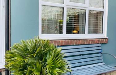 Stunning Seafront House with garden and private parking - Foto 78