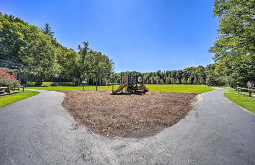 On-Site Lake and Pool Access Cabin in Newland! - Foto 32