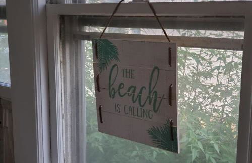 The Gold Room near downtown trains fast wifi - Photo 50