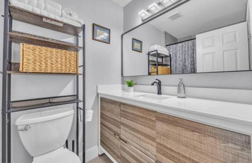 Modern Luxury with Pool Table 3BR-5BD Sleeps 10 - Foto 12