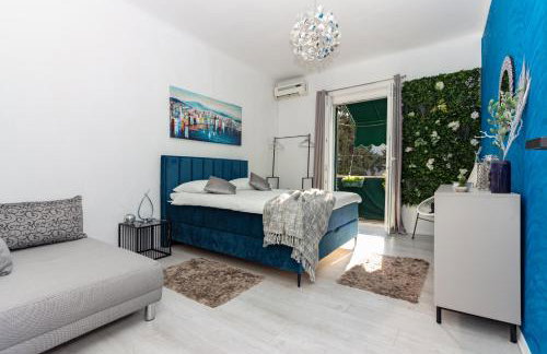 Spacious Apartment Center - Photo 1