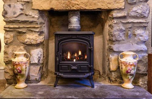 Labernum Cottage, Ingleton Village, Yorkshire Dales National Park, Famous Three Peaks, Near The Lake District, Pets Are Welcome, Direct Parking in front of the Cottage & Guest Parking - Foto 4