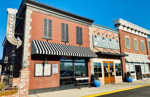 Stylish 2BR Condo Near Beach, Large Pool & Patio, Pet Friendly - Foto 53