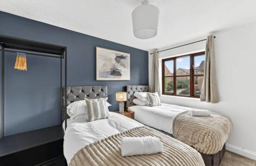 Detached House - Prime Location - Free Parking, Fast Wifi and Smart TVs with Sky TV and Netflix by Yoko Property - Foto 6