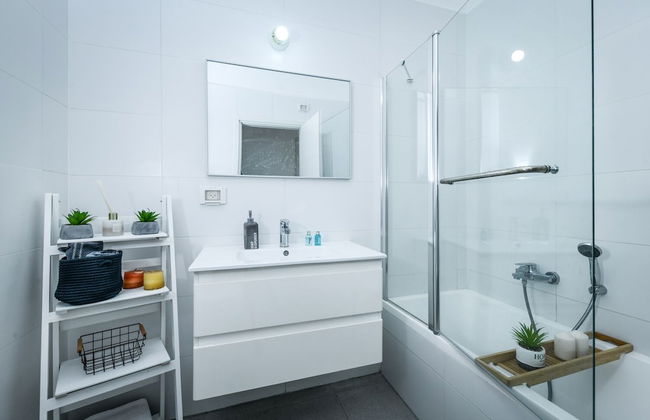 Stylish Coastal Oasis by Sea N' Rent - Foto 21