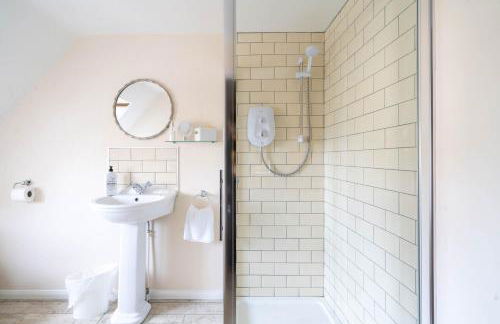 Cotswold Thatched Cottage - Photo 38