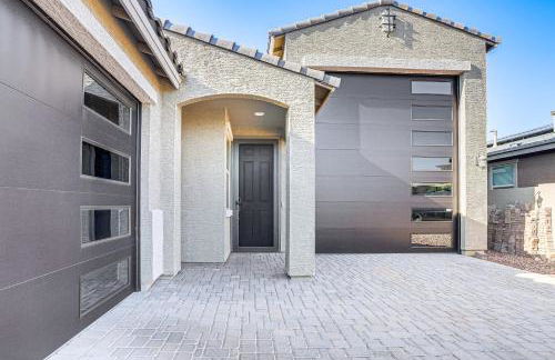 Near Parks and Golf Surprise Home with Pool Access! - Foto 22