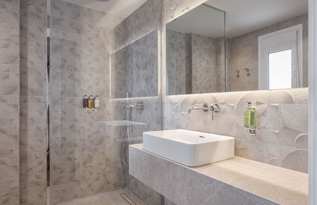 Athenian Grand Riviera Villa - Photo 49