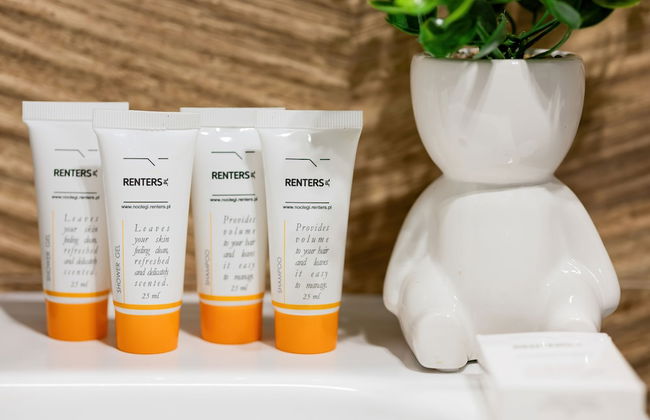 Black & Wooden Apartment by Renters - Foto 18