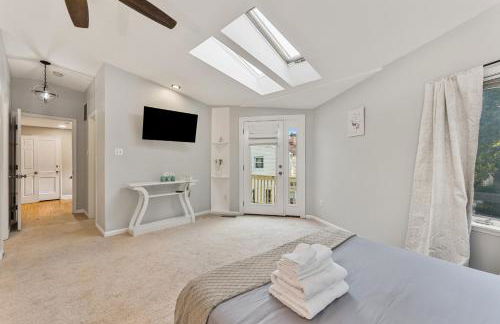 Patio Paradise Stylish 3BR Home with Gaming Room - Photo 12