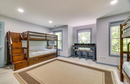 Game Room and Home Theater! Immaculate Poconos Lodge - Foto 27