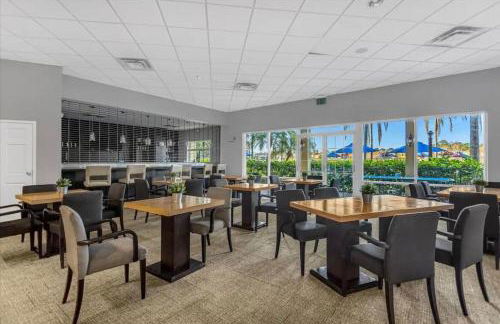 Lakefront Retreat 4BR-3BA Pool Home Near Disney - Foto 37