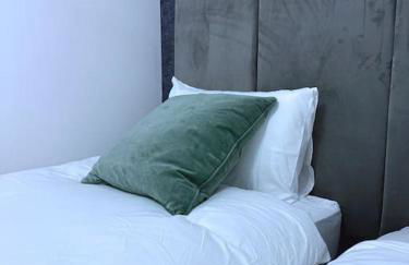 Adeluxe Home - Luxury 2 Bedroom Entire House with Free WiFi, Disney, Netflix and Amazon Prime Included - Foto 29