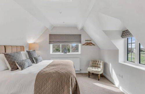 Hiron's Piece and Honeysuckle Cottage - with Hot Tub - Photo 18