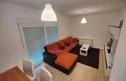 Ático espacioso en zona céntrica - Foto 3