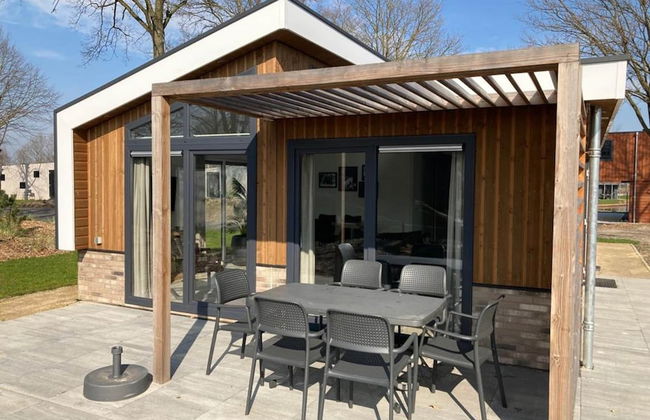 Modern Chalet With Combi Microwave Near Efteling - Photo 1