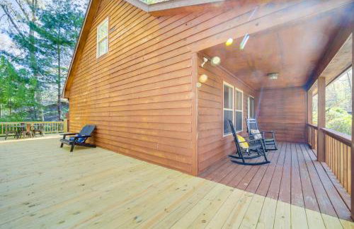 Peaceful Candler Cabin with Private Hot Tub! - Foto 21
