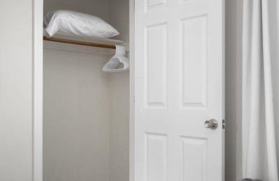 Capitol House - 3 Bed 1 Full and 1 Half Bath, Pet Friendly with Hot Tub walk to Lucas Oil Stadium - Foto 38