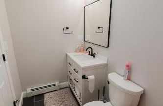 NEW! Modern Getaway - Hot Tub l Fire Pit l Pool table - Foto 20