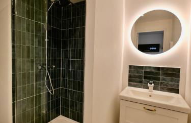 D-Day Suites - Photo 41