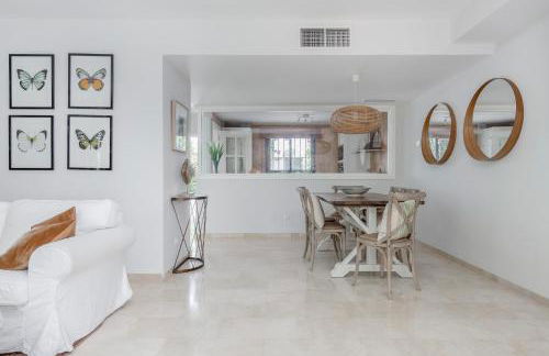 Charming Beachside Townhouse in San Pedro A Lovely Retreat Steps from the Shore - Photo 14