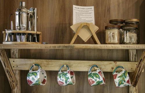 Secluded Glamping Tree Tent with Outdoor Soaking Tub & Private Pizza Oven Near Waterfalls, Zirconia, NC - Foto 10