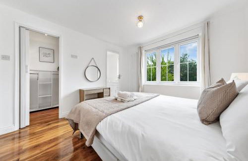 4 Bedroom House by Homestyles Hosts - Short Lets and Serviced Accommodation Islington - Private En-Suite - Foto 36