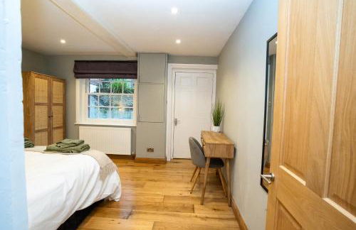 4 Bedroom Winchester Town House, central, parking - Foto 51