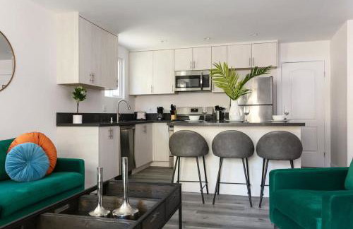 Relax in Spacious 3BR Apt Sleeps 8 and Parking - Foto 6