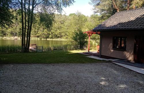 Urokliwy Domek nad Brzegiem Jeziora - Foto 3