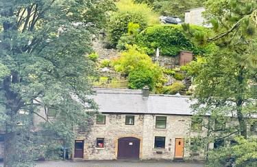 The Beautiful Bobbin - Premium Cottage with views, local walks, wood burner & pubs - Photo 15