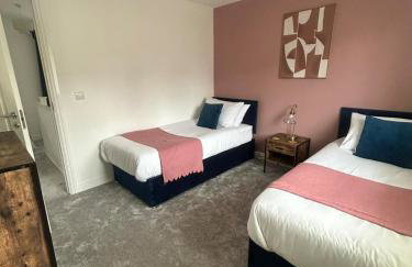 Beautiful 4-Bedroom Home for Groups & Families - Foto 15