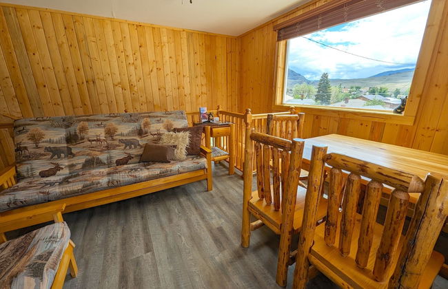 Yellowstone's Treasure Cabins - Photo 75