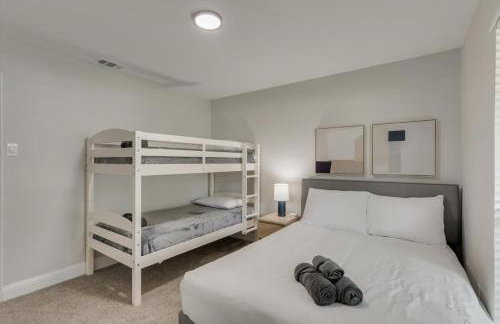 Gorgeous Sunny Home for Big Groups w Private Pool - Foto 34