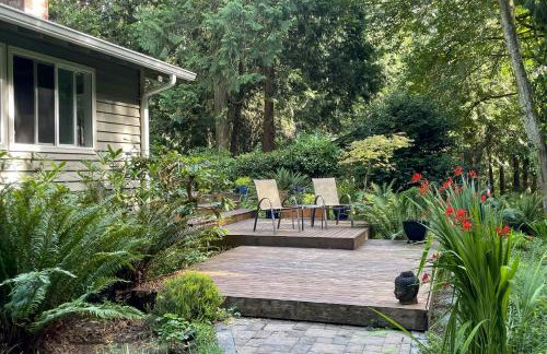 Walk to Beach and Village Bainbridge Island Gem! - Foto 1