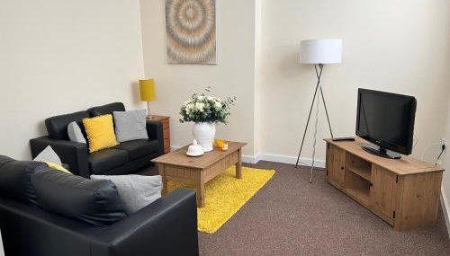 Two Bed Town Apartment - Photo 3