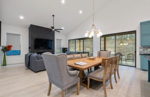 Modern Retreat 10 min-Oaklawn BBQ grill Pavillion Kids playground - Foto 39