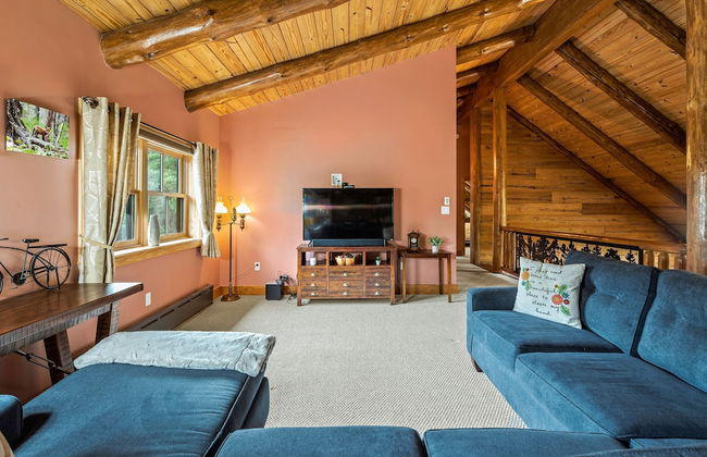 The Bigwood Cabin by Avantstay Hot Tub Firepit Pool Table Private Yard - Photo 32