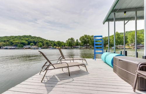 Fire Pit and Dock Lake of the Ozarks Retreat! - Foto 1