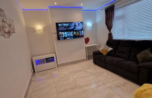 Delightful & Spacious Guest House in Farnworth Near Bolton Hospital - Foto 19