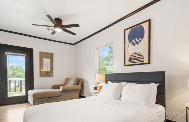 6BR Retreat Comfort Convenience Kitchen 16 - Photo 13