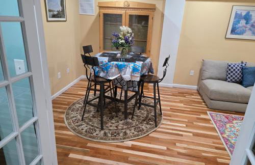 Beautiful 1BR Walkout Fenced & Gated Villa - Photo 7