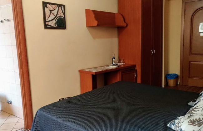 Nicolas Inn - Photo 5