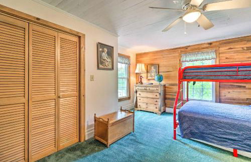 Fish, Float and Relax Fireside Home Near New River! - Foto 22