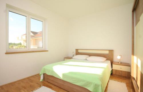 Seaside apartments with a swimming pool Ugljan - 829 - Foto 33