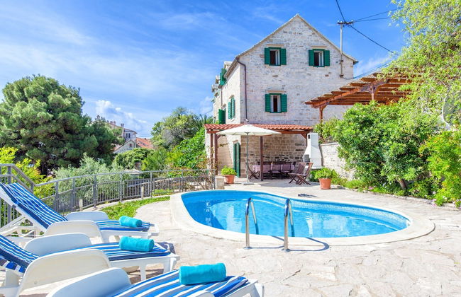 Villa in Sumartin Near Beach & Private Pool - Photo 24