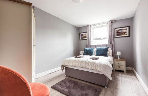 4 bedroom house, 2 Min Walk From Station - Photo 27