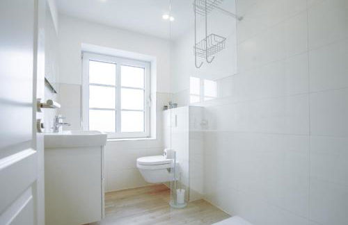 Sonnenterrasse - Helle & moderne Ferienwohnung am Meer - Foto 15