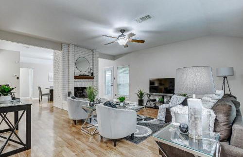 Pool & Spa! Whimsical Heart of The Woodlands - Foto 5