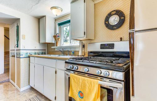 Lakefront Home with Patio in Havana! - Photo 13